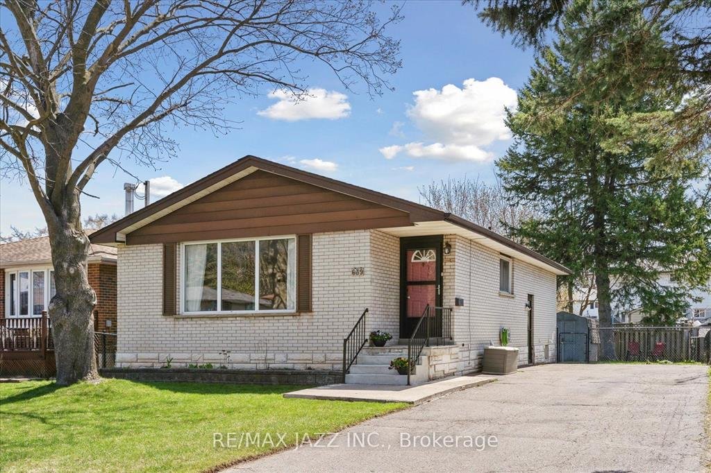 Power of sale property in Oshawa: 639 Athol Street E Oshawa, ON L1H 1M2