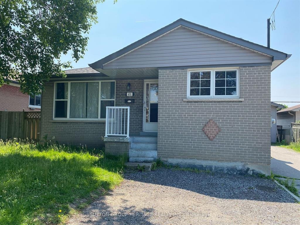 Power of sale property in Oshawa: 631 Shakespeare Avenue Oshawa, ON L1H 3H8