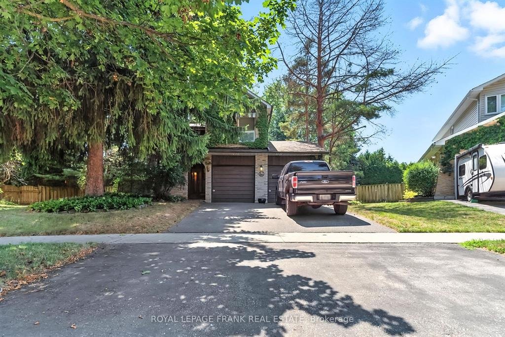 Power of sale property in Whitby: 124 Guthrie Crescent  Whitby, ON L1P 1A7