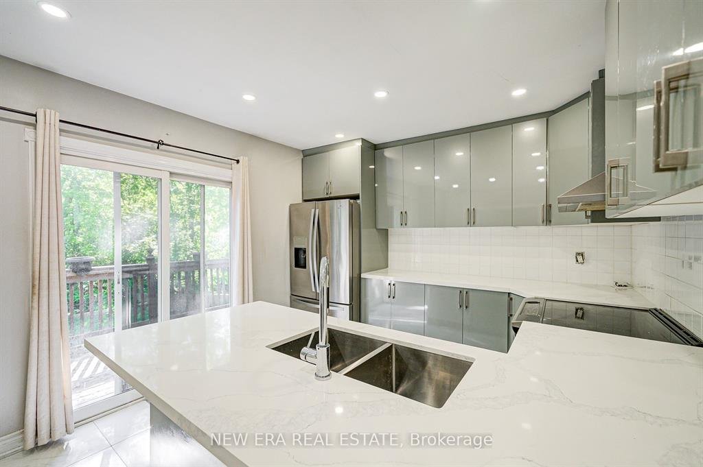 Power of sale property in Oshawa: 345 Park Road S  Oshawa, ON L1J 4H6