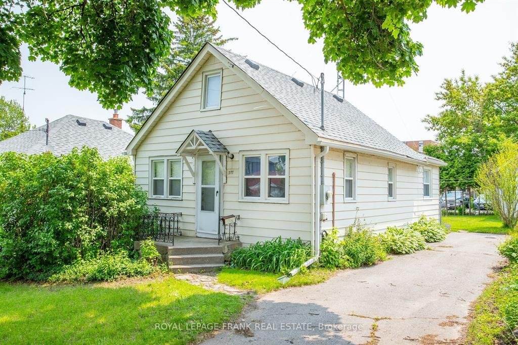 Power of sale property in Oshawa: 377 Adelaide Avenue W Oshawa, ON L1J 2R7