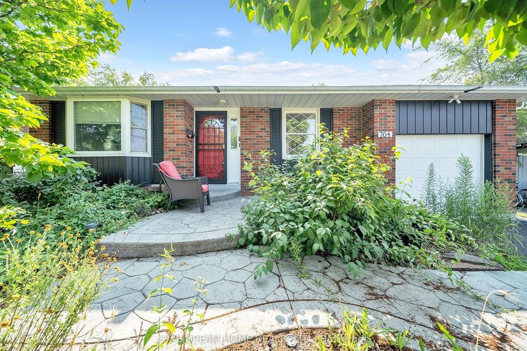 Power of sale property in Pickering: 764 Hillcrest Road Pickering, ON L1W 2P4