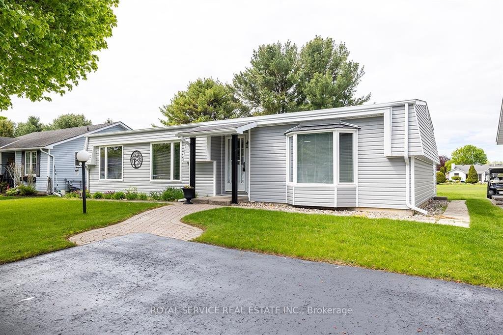 Power of sale property in Clarington: 14 Fairway Drive Clarington, ON L1B 1B3