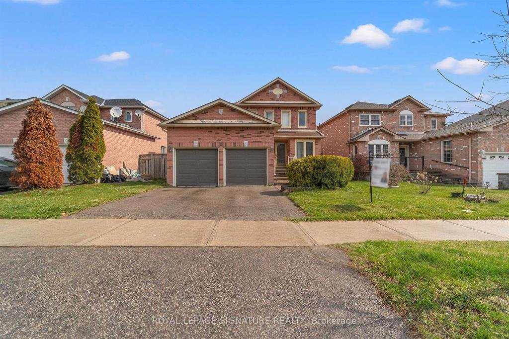 Power of sale property in Whitby: 35 Valleywood Drive Whitby, ON L1R 2J6