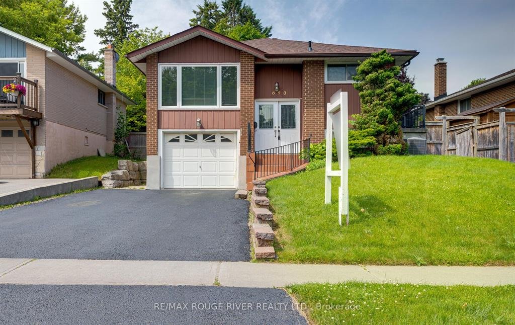 Power of sale property in Oshawa: 690 Central Park Boulevard N Oshawa, ON L1G 6A9