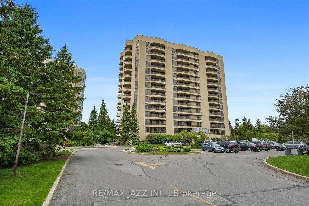 Power of sale property in Oshawa: 900 Wilson Road N #404  Oshawa, ON L1G 7T2