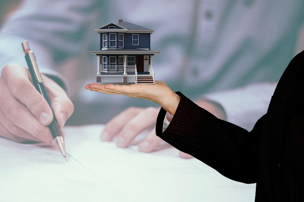 real-estate-agent