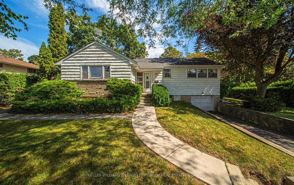 Power of sale property in Whitby: 707 Henry Street Whitby, ON L1N 5E2