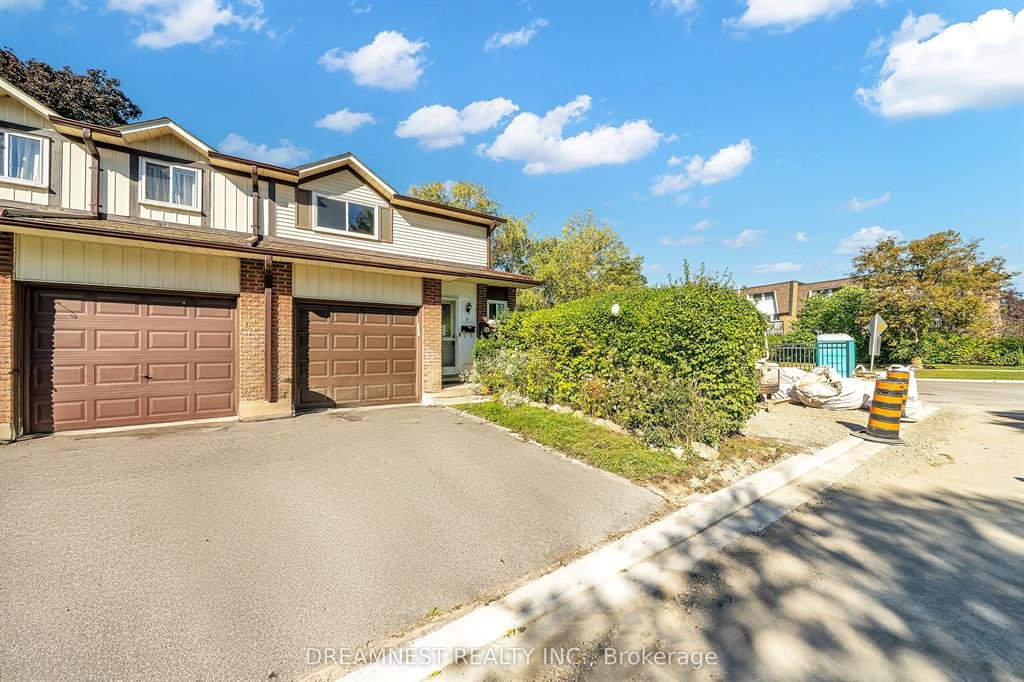 Power of sale property in Ajax: 31 Parker Crescent #17 Ajax, ON L1S 3R4